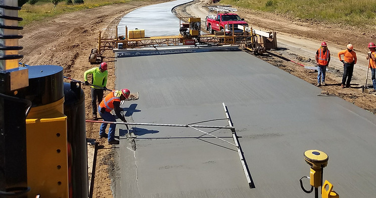 Gomaco concrete paving with Topcon MM GPS